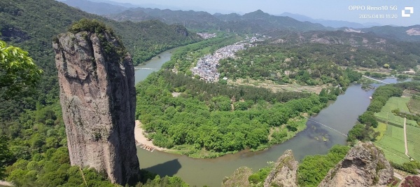 20250812164104689afe20c47eb.jpg 鼎湖峰.jpg